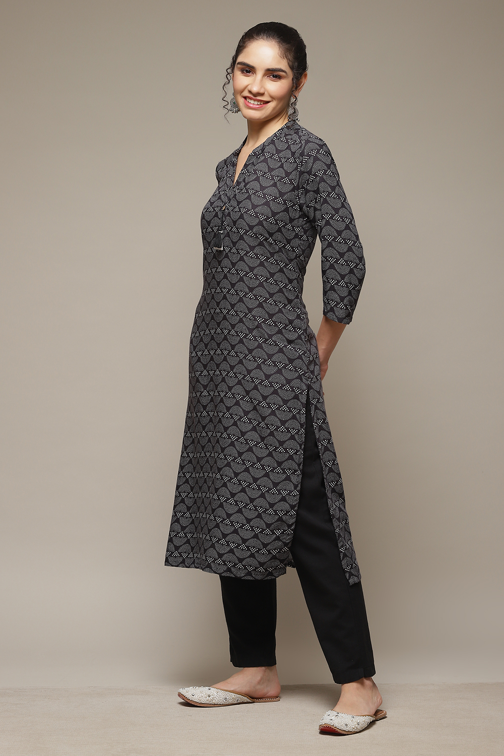 Black LIVA Straight Kurta image number 3